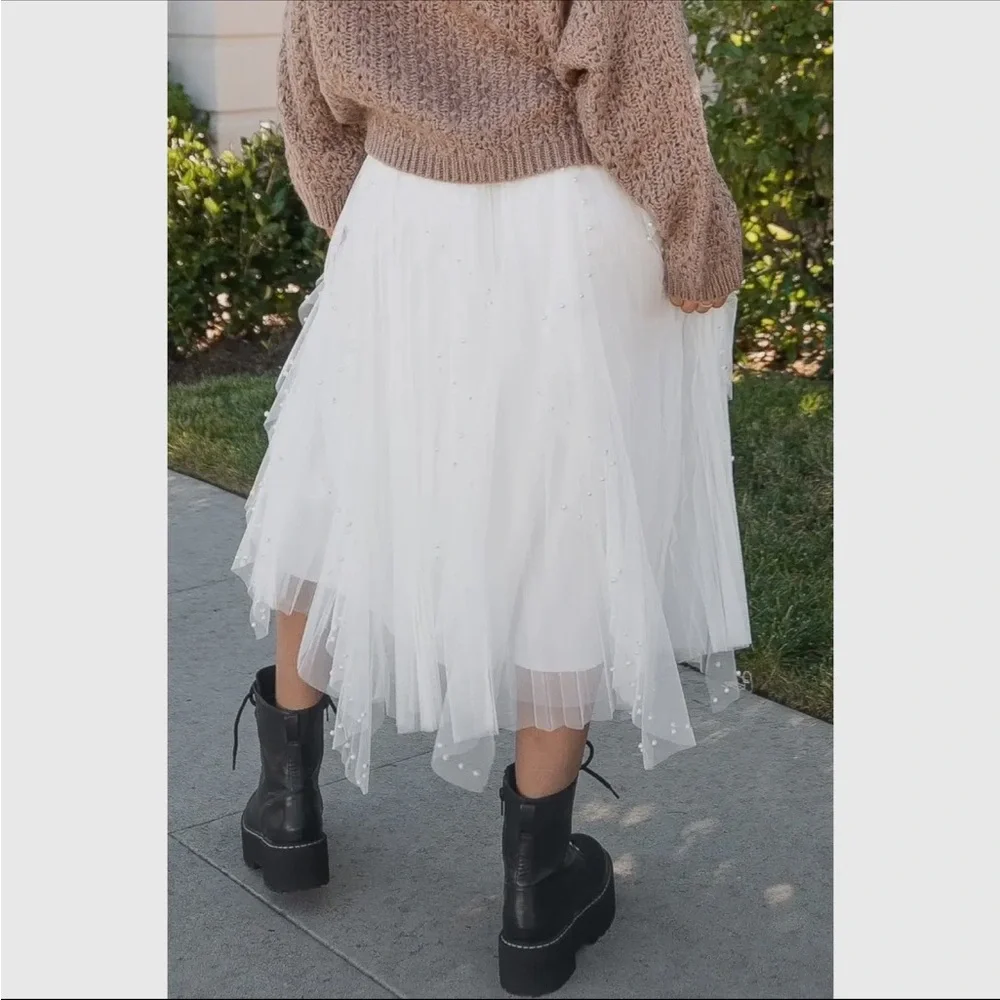 Chic White Tulle A-Line Skirt - Picture 1 of 6